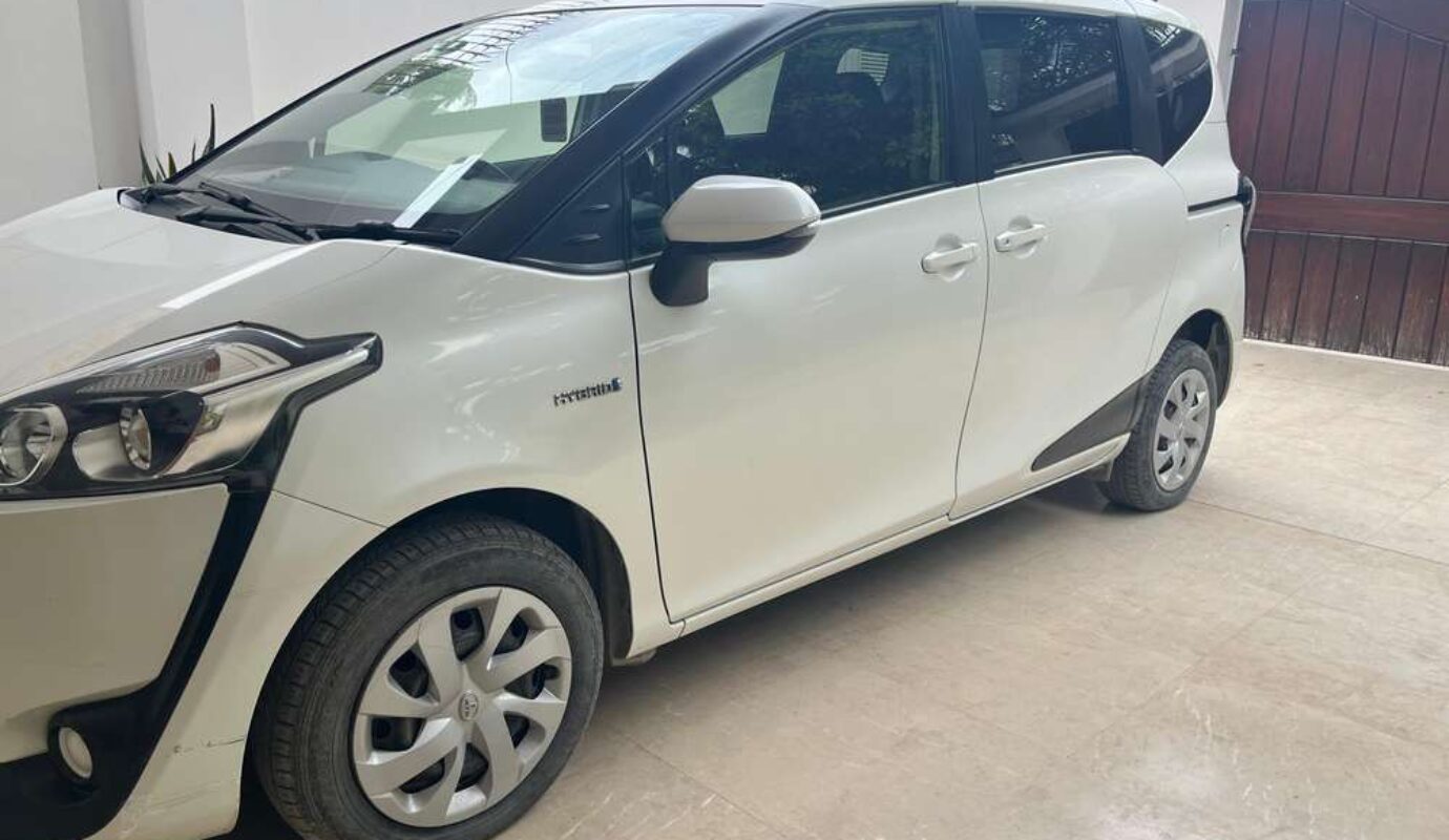 Toyota Sienta 2015