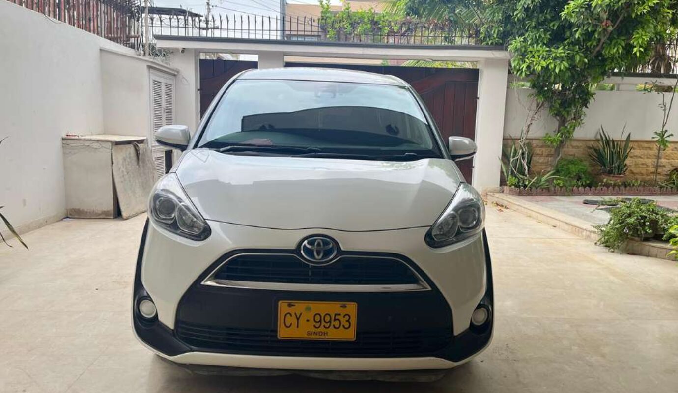 Toyota Sienta 2015
