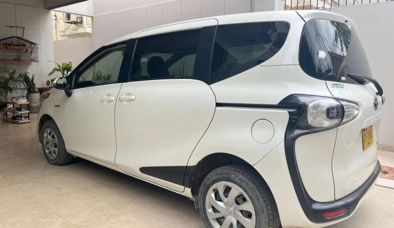 Toyota Sienta 2015