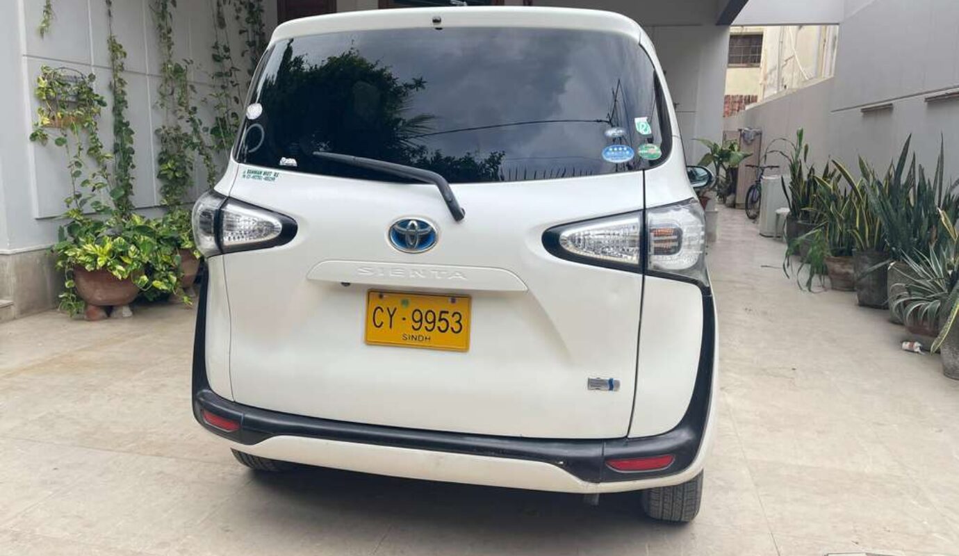 Toyota Sienta 2015
