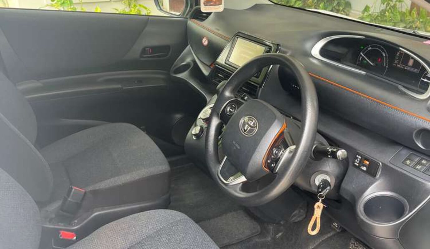 Toyota Sienta 2015