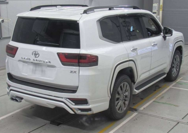 Toyota Land Cruiser ZX 2025