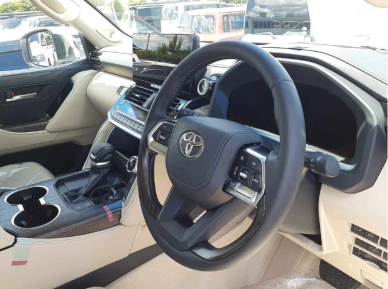 Toyota Land Cruiser ZX 2025